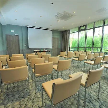 Western Palais Des Congres Hotel 4*